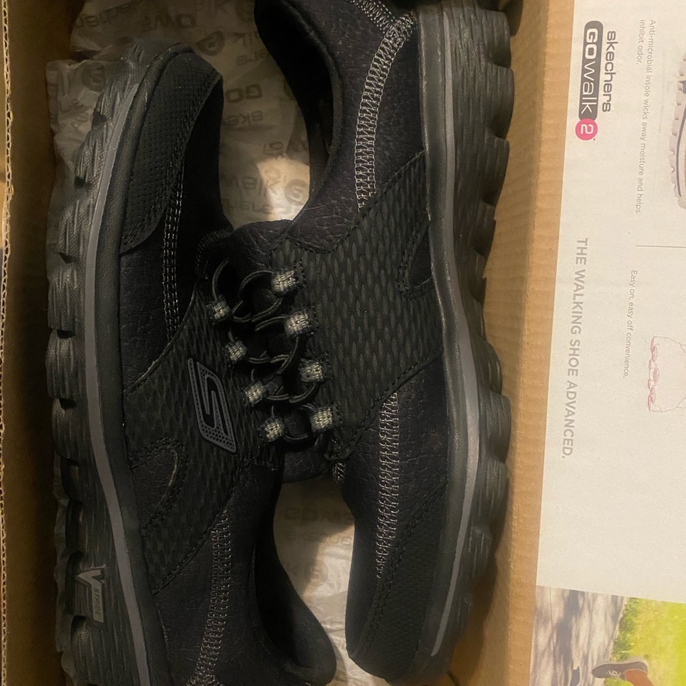 NEW w/box Skechers Go walk shoes